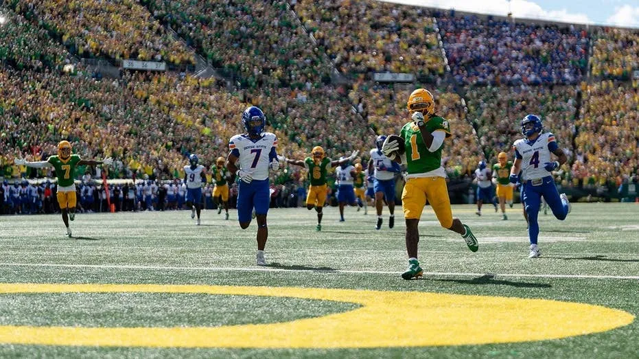Oregon Overcomes Early Deficit to Edge Boise State in Season Opener