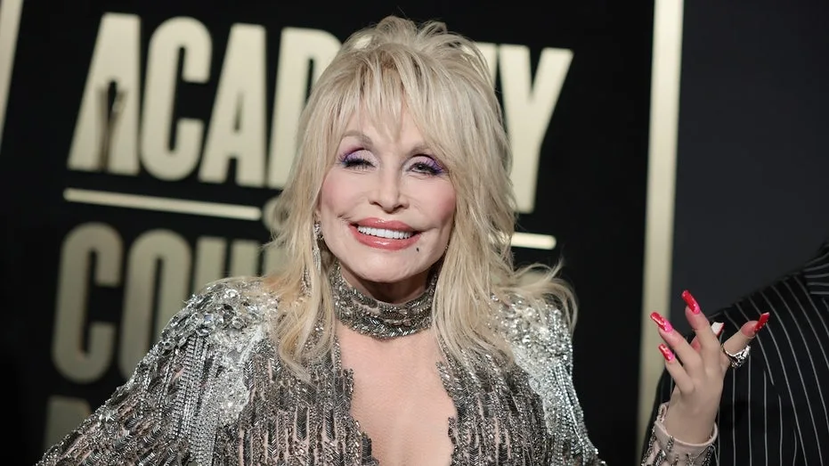 Tennessee Volunteers Deliver Heartfelt Tributes to Dolly Parton During Season Opener