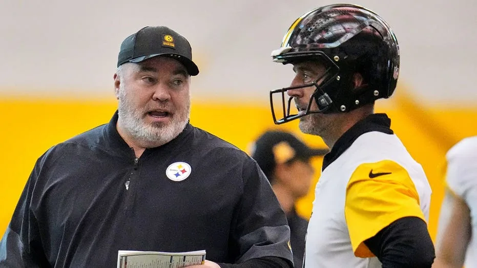 Quarterback Aaron Rodgers and Coach Mike McCarthy Exchange Heated Words in Sideline Hot Mic Incident